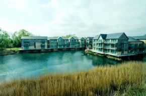 Отель De Vere Cotswold Water Park Apartments  Сайренкестер